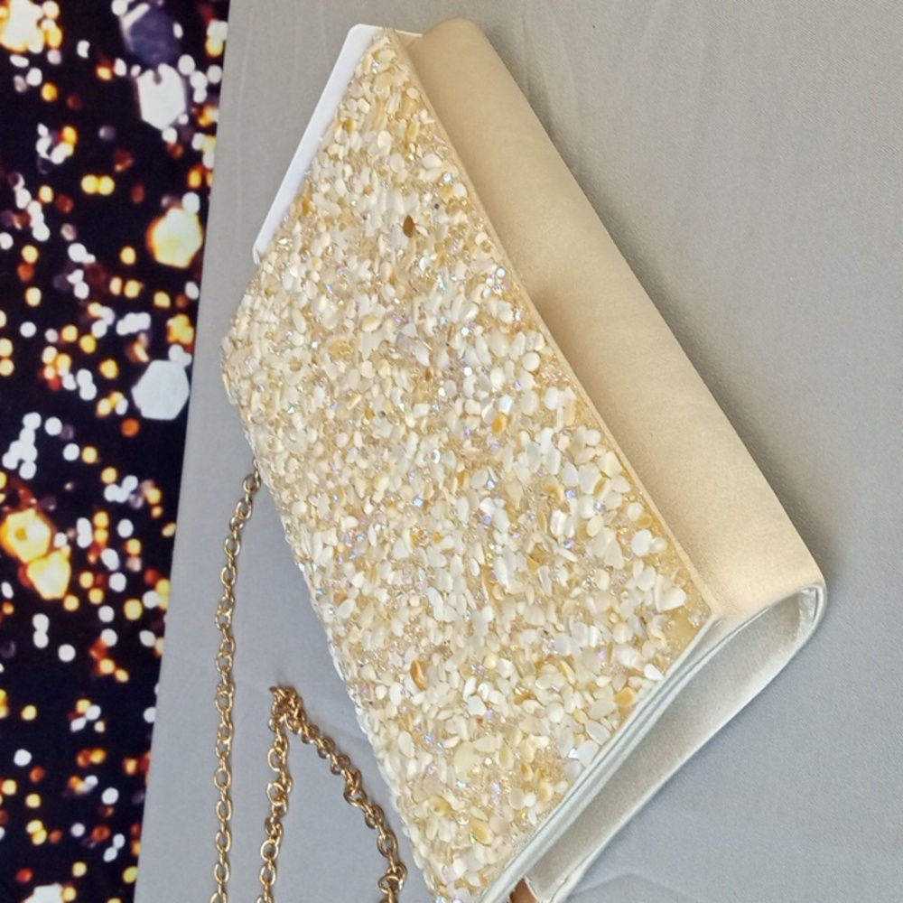 👜 Jessica McClintock Harper Seashell Evening Bag - Picture 3 of 6